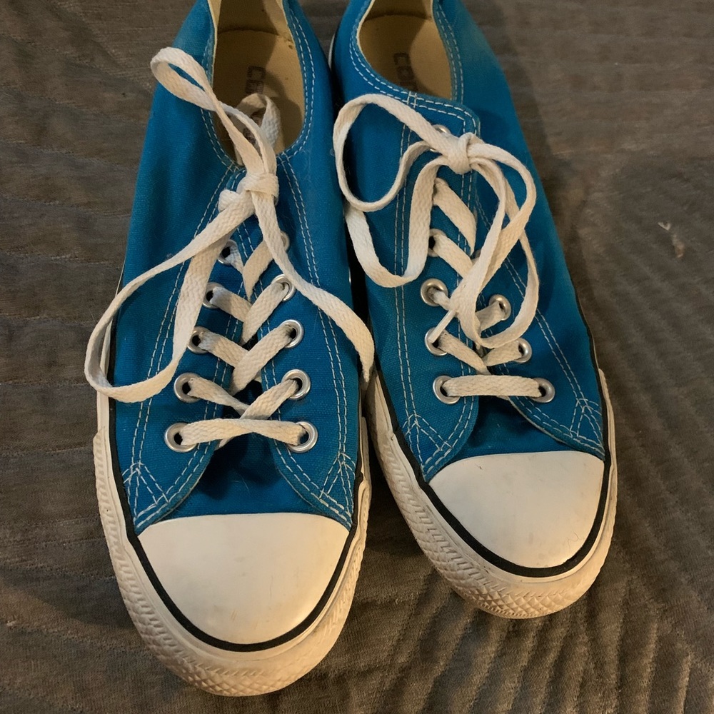 Used blue low top converse